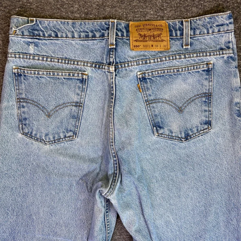 VTG 90s Levis 550 Jeans Mens 38x32 Light Wash Orange Tab Tapered Relaxed Grunge‎